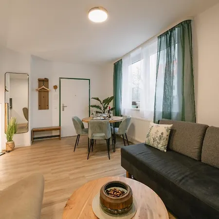 Apartment 2-zimmer Themen-apartment Im Zentrum, Naehe Oper *